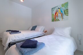 Full Option 9 People Central Location