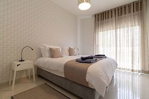 Full Option 9 People Central Location