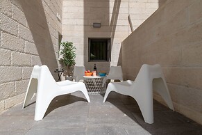 Full Option 9 People Central Location