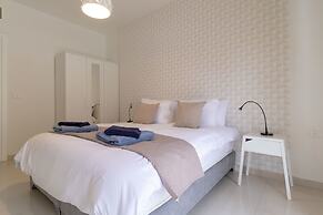 Full Option 9 People Central Location