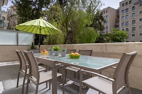 Full Option 9 People Central Location