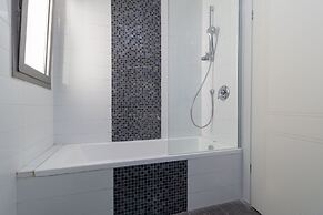 Full Option 9 People Central Location