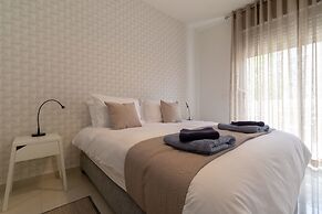 Full Option 9 People Central Location