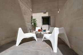 Full Option 9 People Central Location