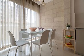 Full Option 9 People Central Location