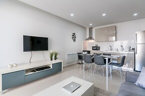 Best Location New Apt Full Amenities