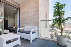 Best Location New Apt Full Amenities