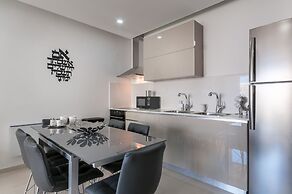 Best Location New Apt Full Amenities