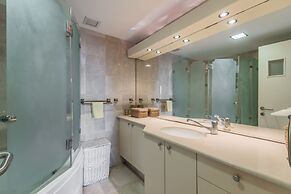 Beach Front By Ritz Hotel Pool Parking