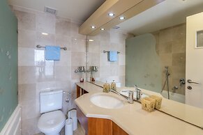 Beach Front By Ritz Hotel Pool Parking