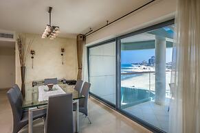 Beach Front By Ritz Hotel Pool Parking