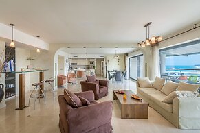 Beach Front By Ritz Hotel Pool Parking