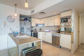 Beach Front By Ritz Hotel Pool Parking