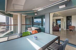 Beach Front By Ritz Hotel Pool Parking