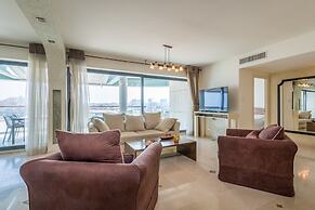 Beach Front By Ritz Hotel Pool Parking