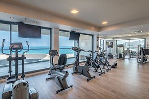 Beach Front By Ritz Hotel Pool Parking