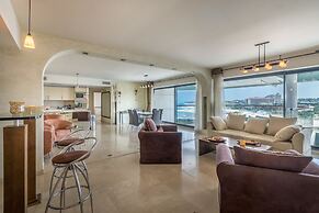 Beach Front By Ritz Hotel Pool Parking