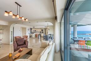 Beach Front By Ritz Hotel Pool Parking