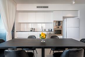 Front of Beach -Luxurious Residence