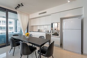 Front of Beach -Luxurious Residence