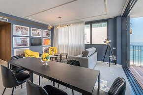 Front of Beach -Luxurious Residence