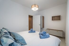 Front of Beach -Luxurious Residence