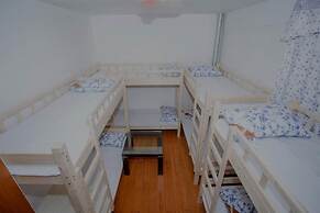 Laiyin Garden City Hostel