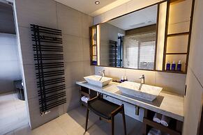 Lake Shikotsu Tsuruga Besso Ao no Za