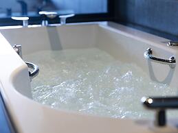 Lake Shikotsu Tsuruga Besso Ao no Za