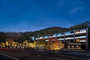 Lake Shikotsu Tsuruga Besso Ao no Za