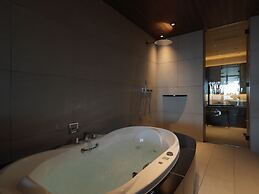 Lake Shikotsu Tsuruga Besso Ao no Za