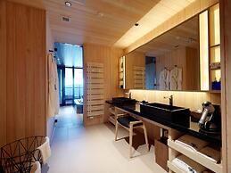 Lake Shikotsu Tsuruga Besso Ao no Za