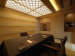 Lake Shikotsu Tsuruga Besso Ao no Za