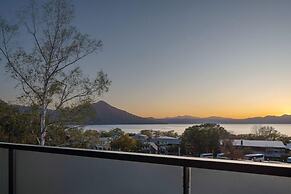 Lake Shikotsu Tsuruga Besso Ao no Za