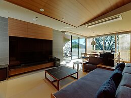 Lake Shikotsu Tsuruga Besso Ao no Za