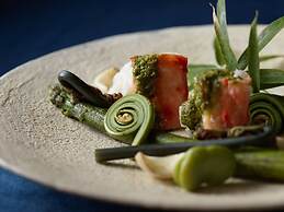 Lake Shikotsu Tsuruga Besso Ao no Za