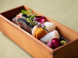 Lake Shikotsu Tsuruga Besso Ao no Za