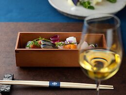 Lake Shikotsu Tsuruga Besso Ao no Za