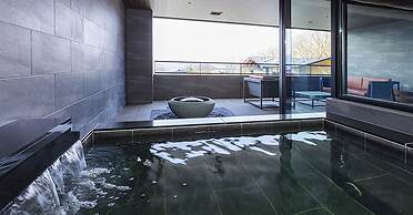 Lake Shikotsu Tsuruga Besso Ao no Za