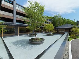 Lake Shikotsu Tsuruga Besso Ao no Za