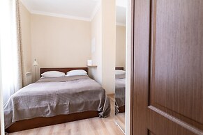 Four-room apartment on Nevsky 106