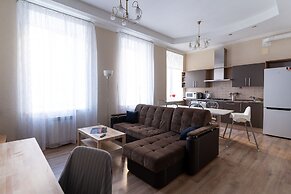 Four-room apartment on Nevsky 106