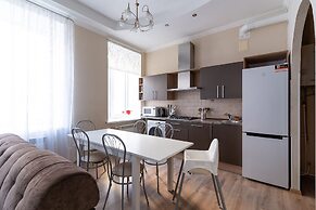 Four-room apartment on Nevsky 106