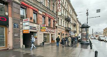 Four-room apartment on Nevsky 106