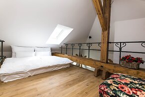 The Old Town Square & Parizska Apartments