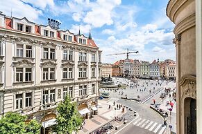 The Old Town Square & Parizska Apartments