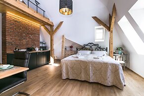 The Old Town Square & Parizska Apartments