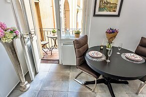 The Old Town Square & Parizska Apartments