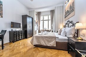 The Old Town Square & Parizska Apartments