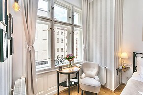 The Old Town Square & Parizska Apartments